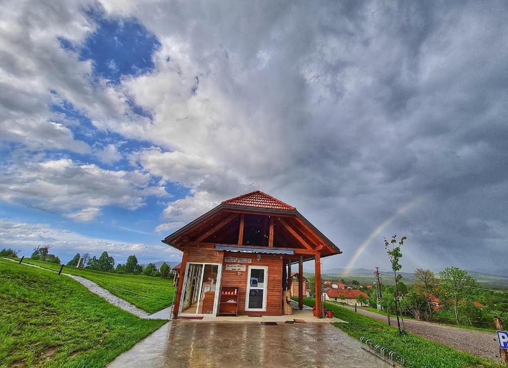Camp The Sunrise Hill Hotel Pivka Exterior foto