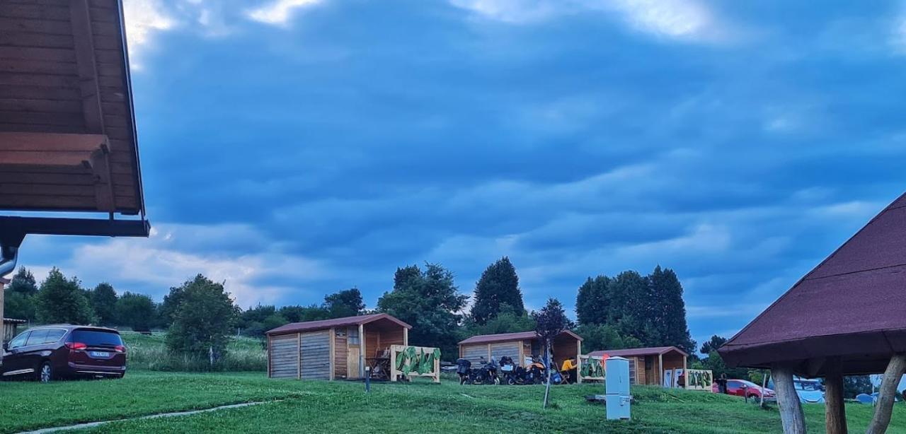 Camp The Sunrise Hill Hotel Pivka Exterior foto