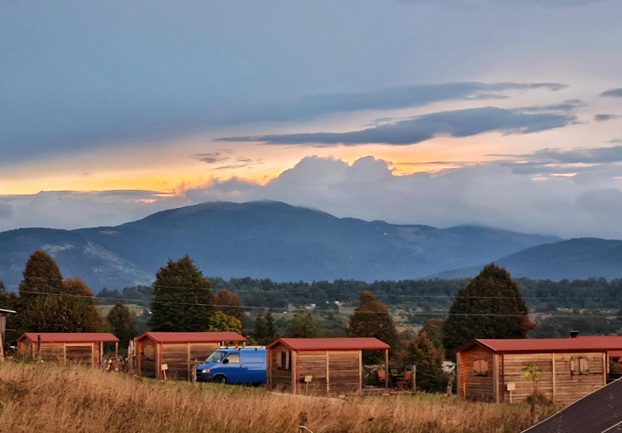 Camp The Sunrise Hill Hotel Pivka Exterior foto