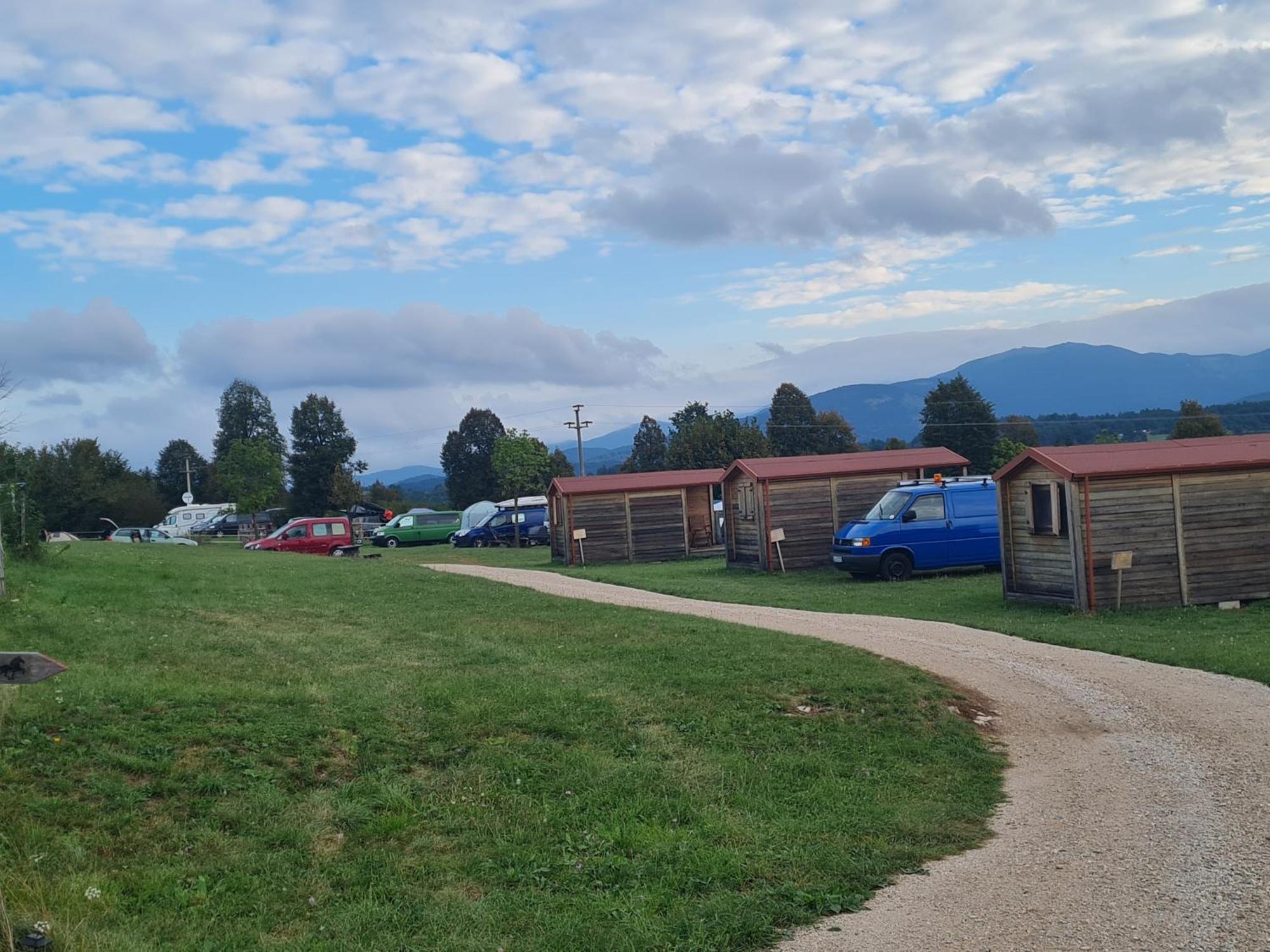 Camp The Sunrise Hill Hotel Pivka Exterior foto