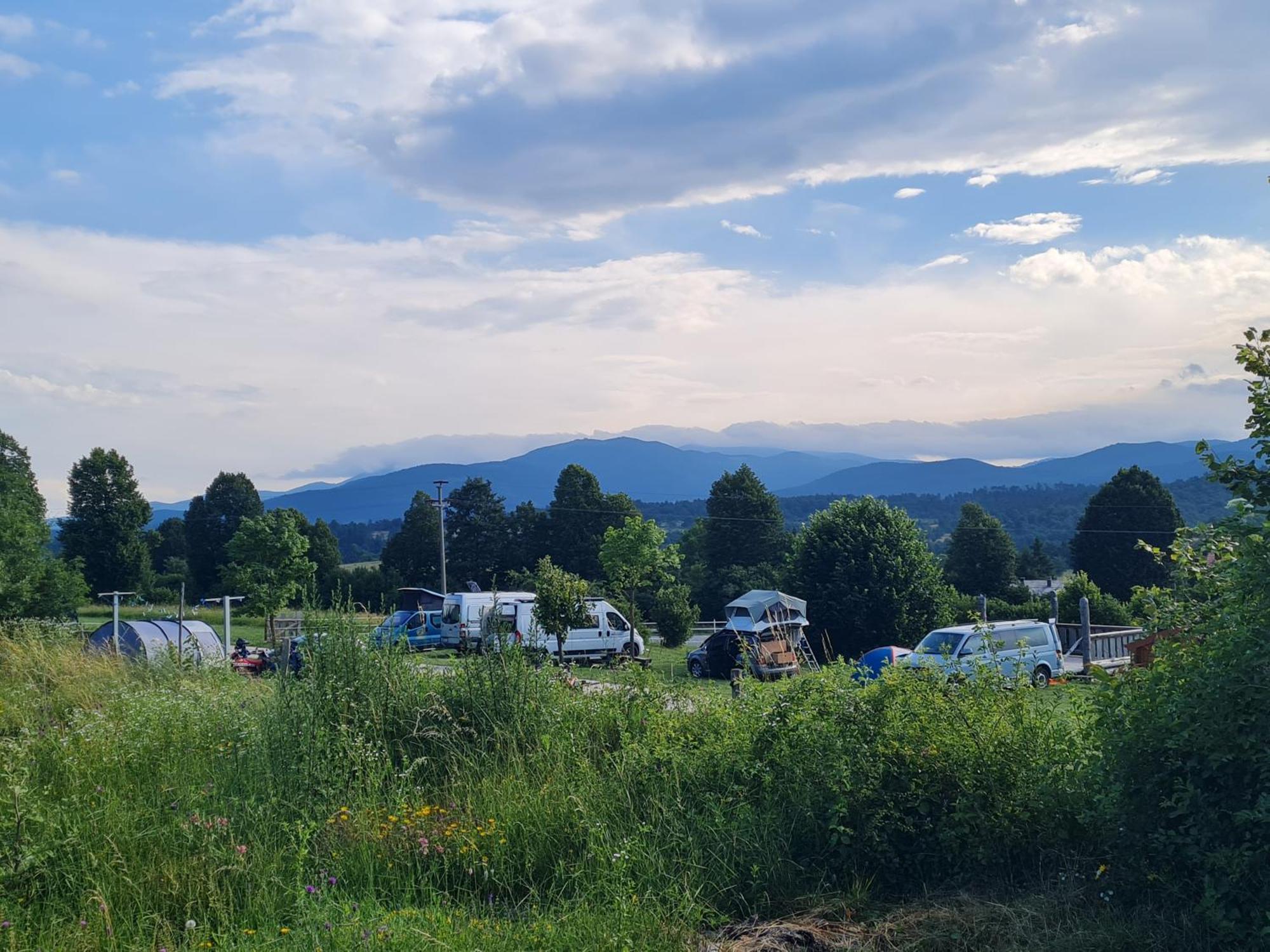 Camp The Sunrise Hill Hotel Pivka Exterior foto