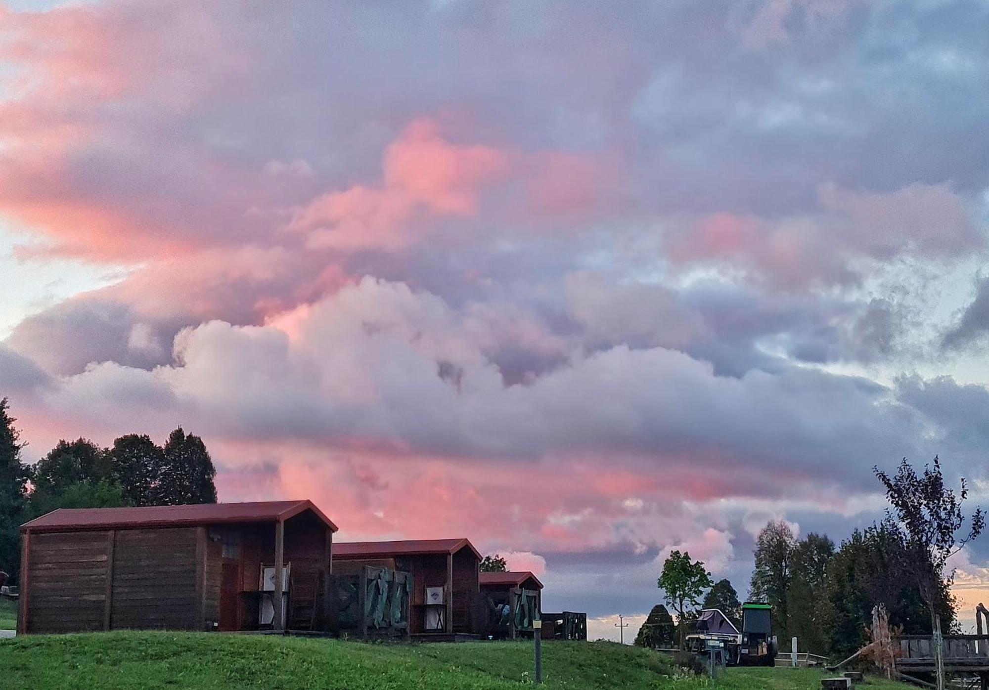 Camp The Sunrise Hill Hotel Pivka Exterior foto