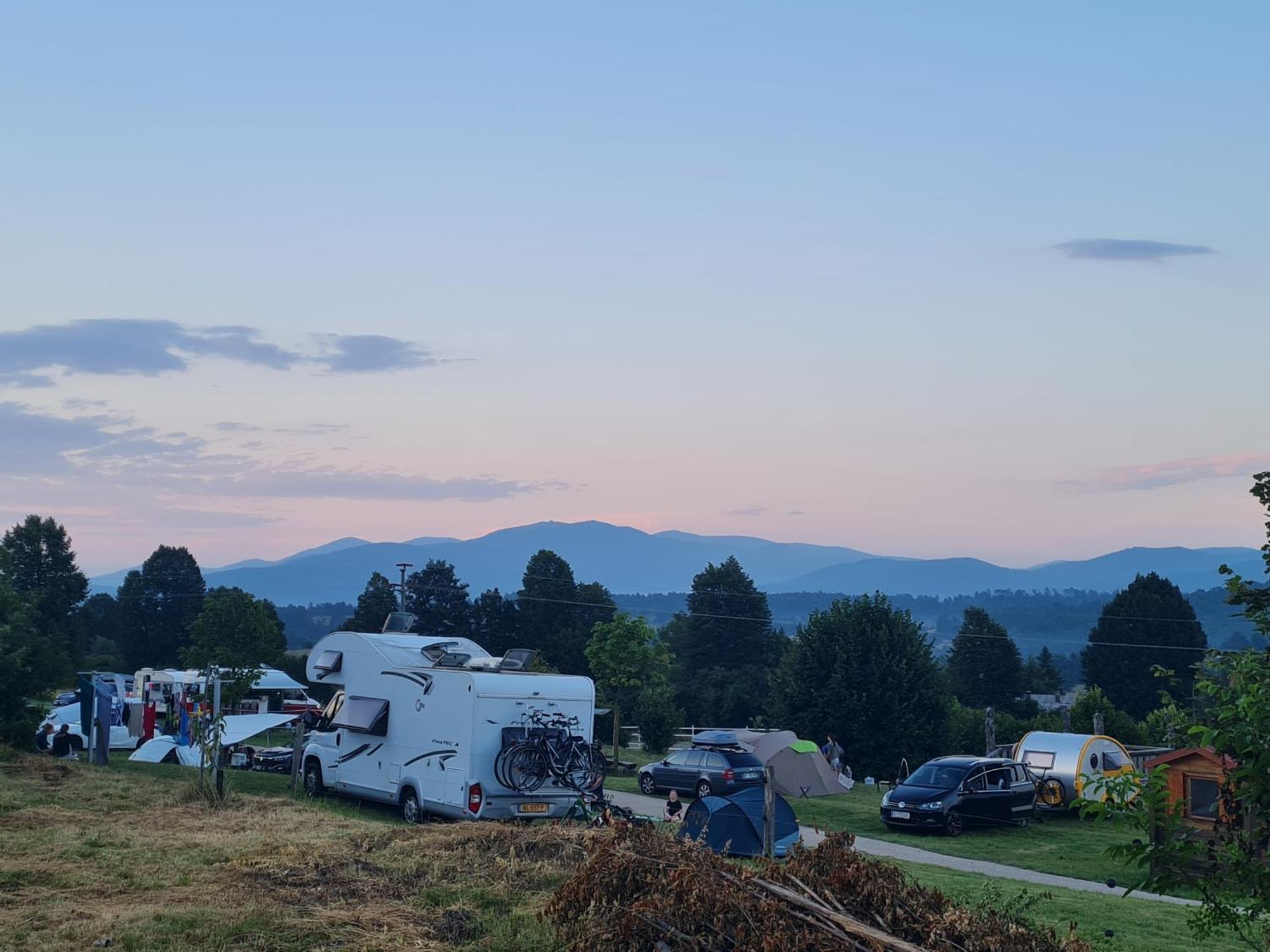 Camp The Sunrise Hill Hotel Pivka Exterior foto