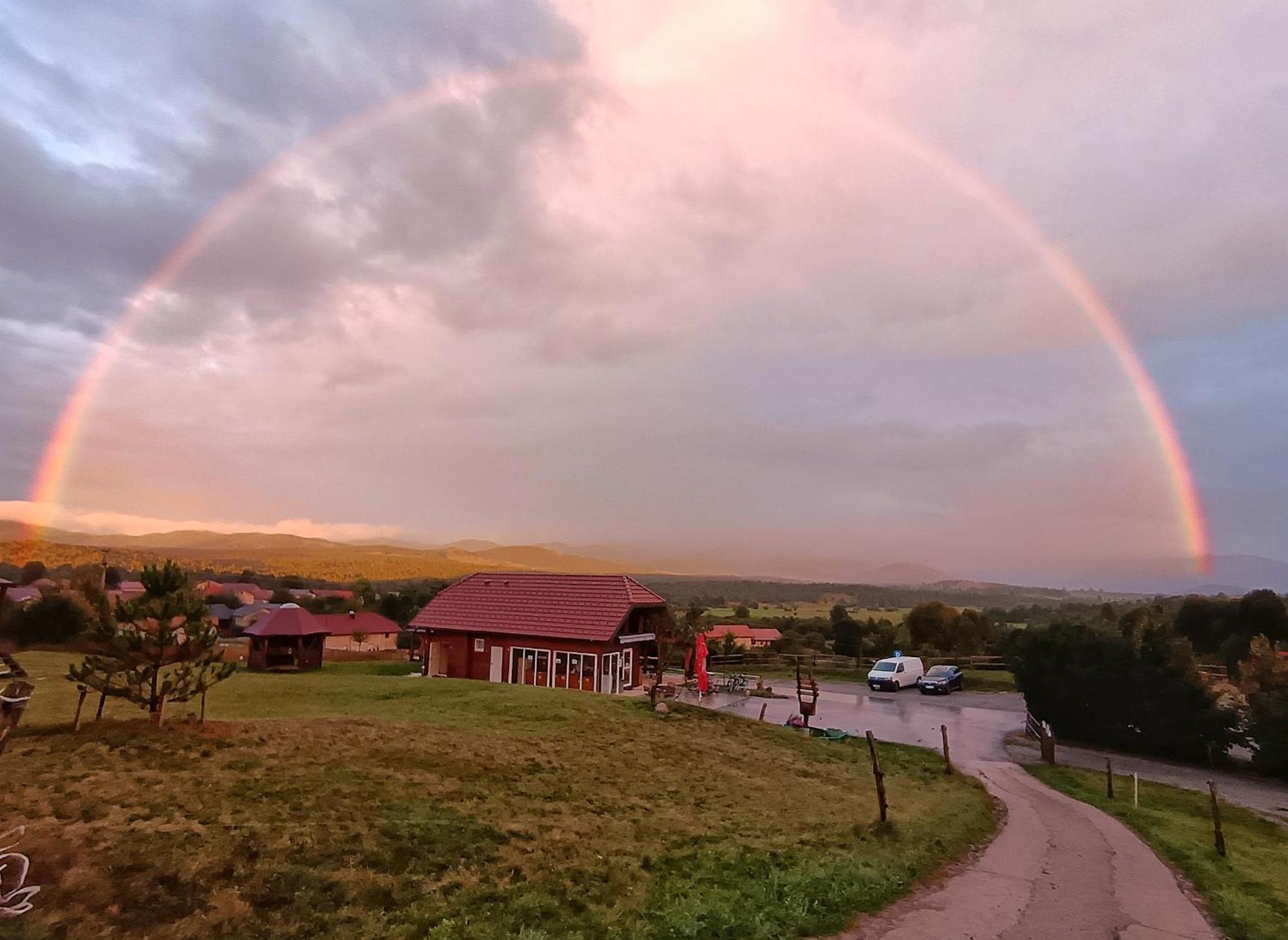 Camp The Sunrise Hill Hotel Pivka Exterior foto