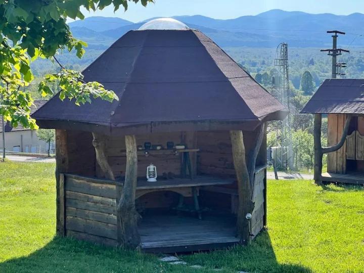 Camp The Sunrise Hill Hotel Pivka Exterior foto